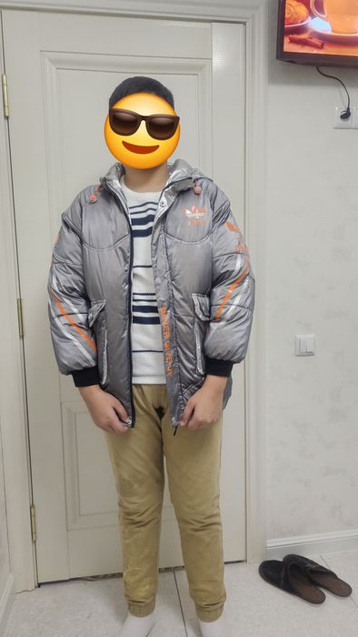 Bolalar kurtkasi sotiladi