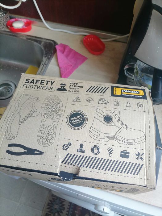 Нови работни обувки 46номер италиански