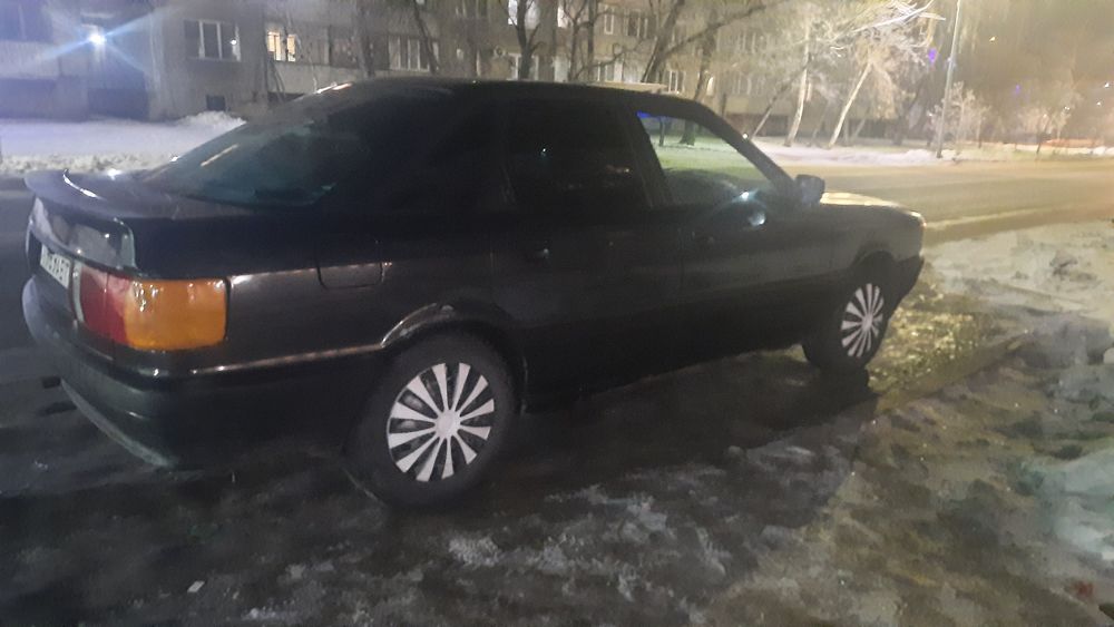 Продам оригинальные диски  на Ауди 80 с колпаками 4 шт