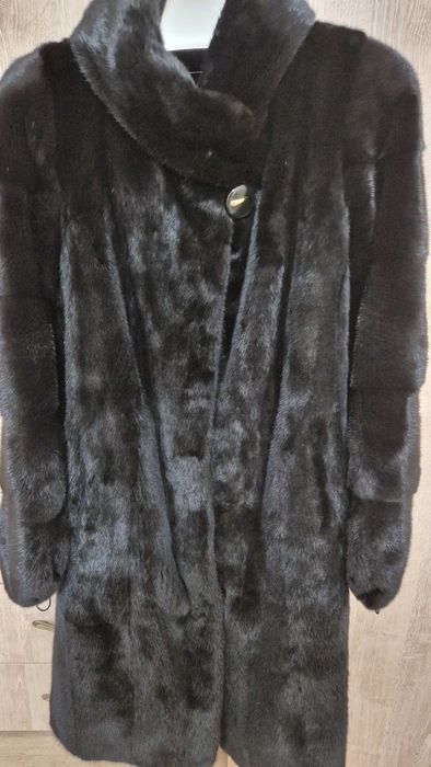 Шуба норковая черного цвета
