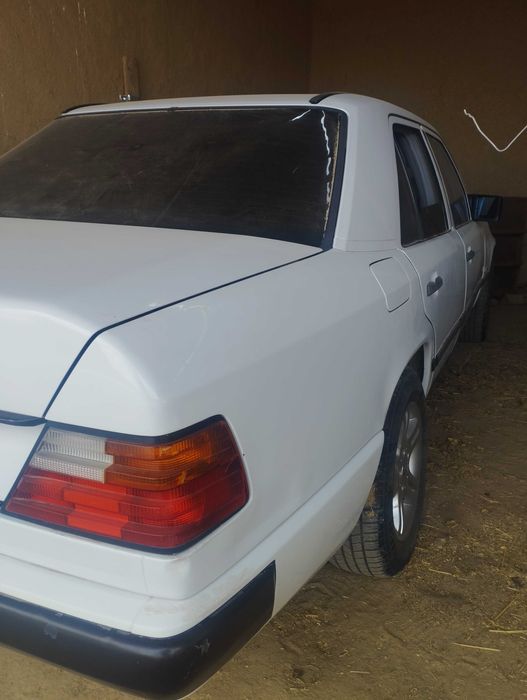 Мерседис В 124 е200