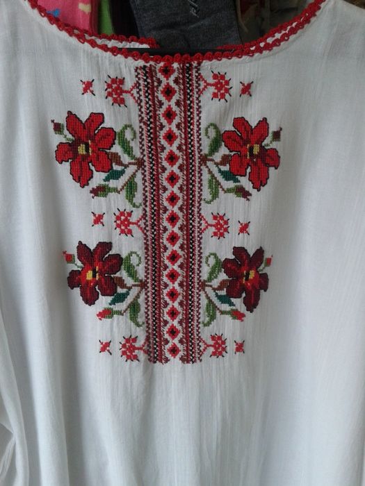 Бродирани ризи