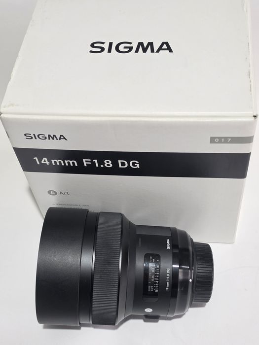 Sigma 14mm f1.8 Nikon .Prezinta o zgărietură de 1 cm pe sticla frontală . Nu afectează imaginea.