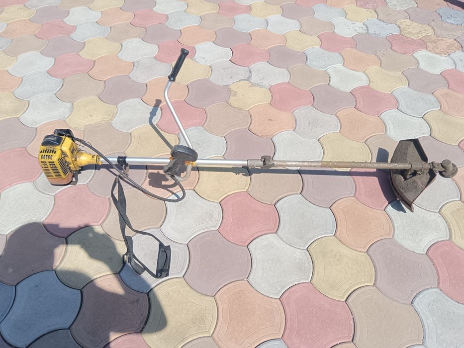 Продам триммер на запчасти