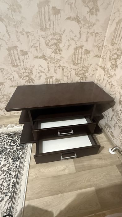 Продам тумбу под телевизор