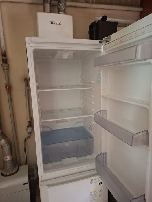 Холодильник rinnai