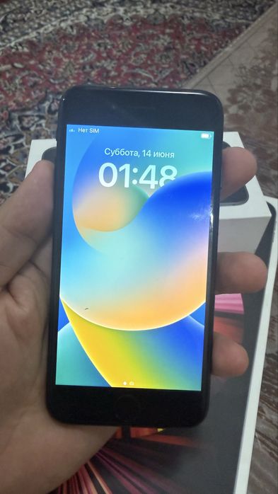 Продам iPhone SE (2-го поколения) 64GB