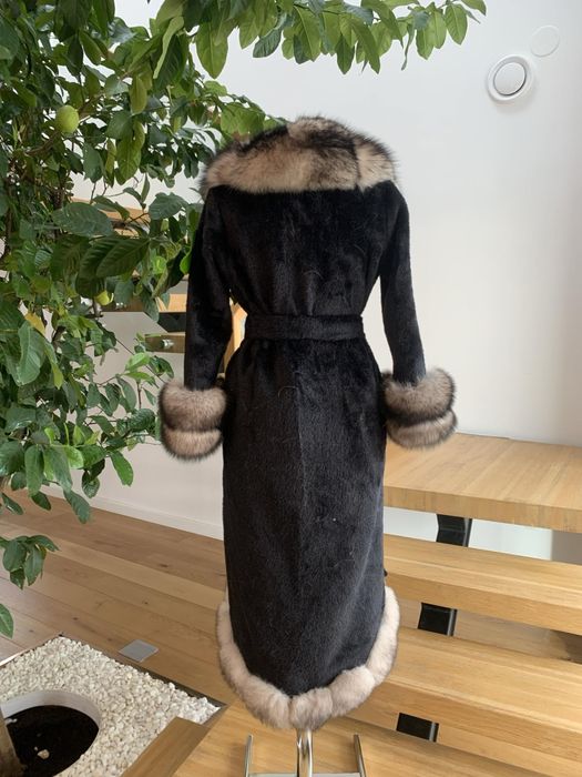 Vand palton din lana alcantara cu blana naturala de vulpe la 1550 lei