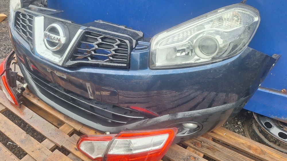 Bara fata Nissan Qashqai facelift 2013 faruri lupa triple grile proiectoare