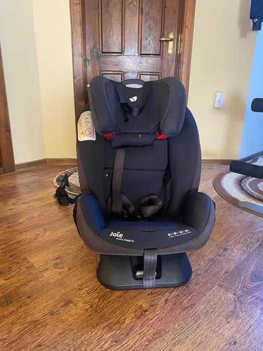 Scaun auto complet Joie Every Stage pentru copii.