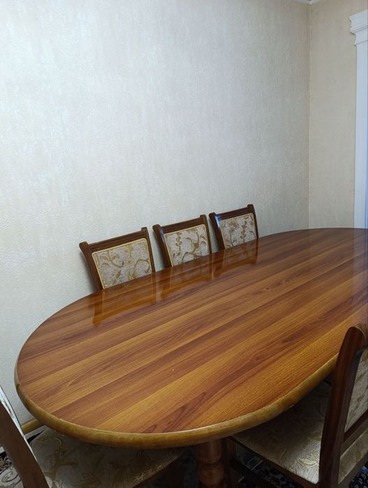 Продам стол и стулья