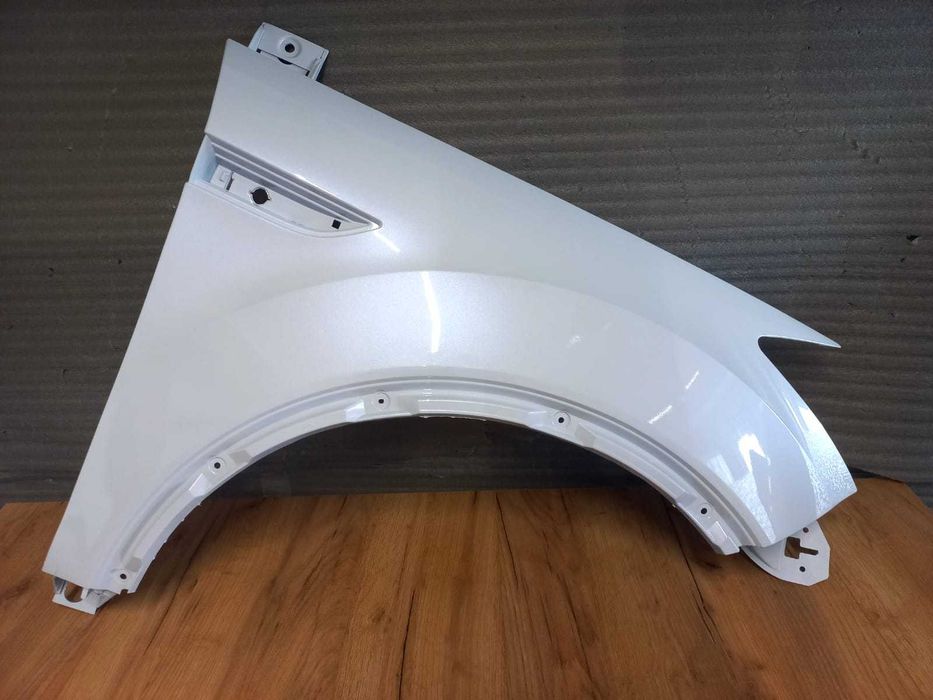 Aripa Fata Dreapta Ford Kuga An 2008-2013 (Vopsita-Alb Perlat)