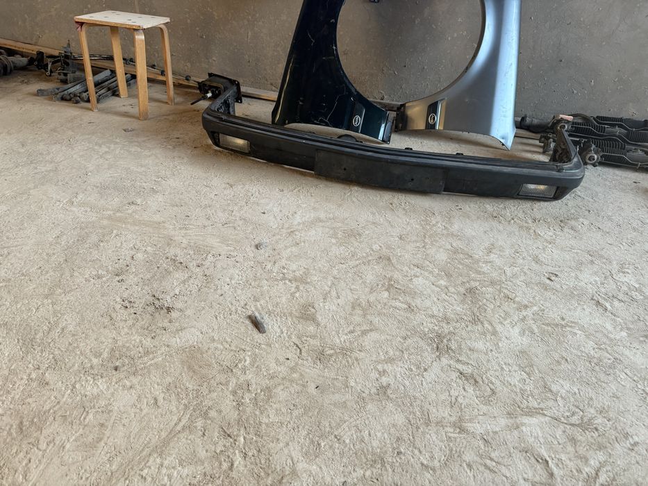 Продам на ауди 100 с4 передний крылия