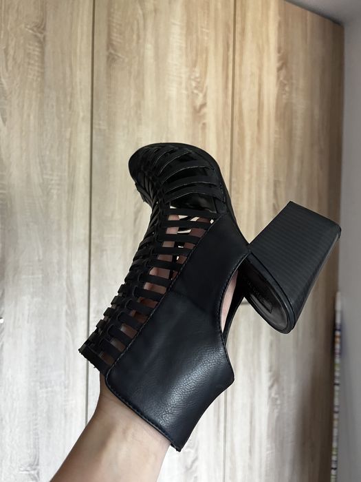 Vând sandale Fotever21 mar 37,5