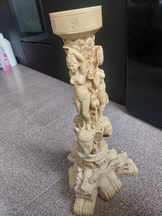 Уникат!!! 2бр. красиви масички с фигури