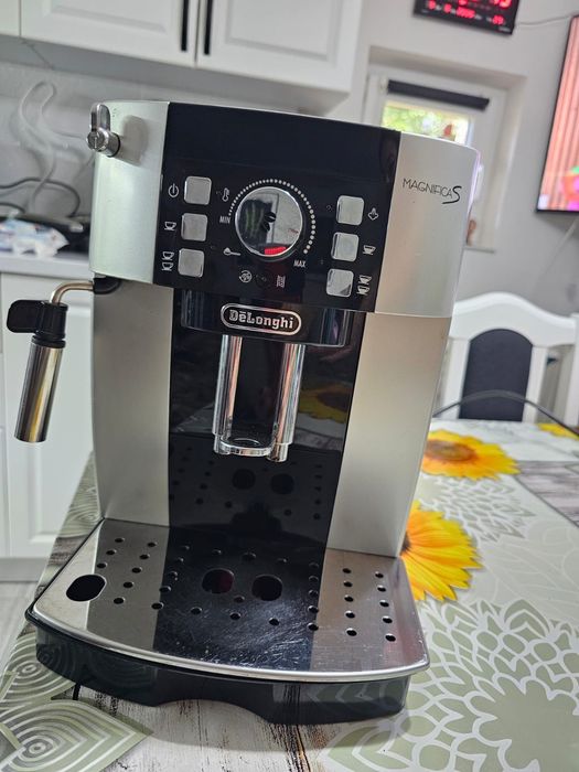 Aparat de cafea DeLonghi
