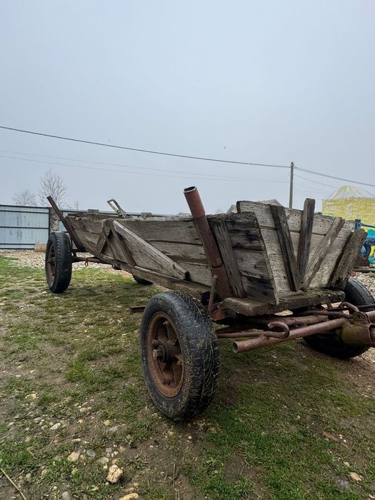 Vand 2 carute tractor sa pentru cai