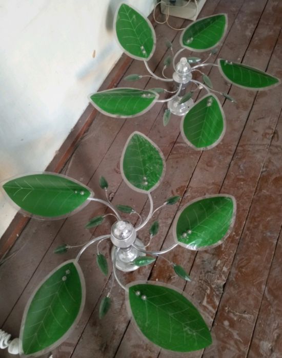 2 ta lyustra sotiladi