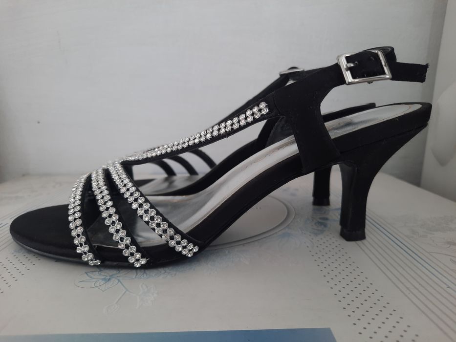 Босоножки Caparros