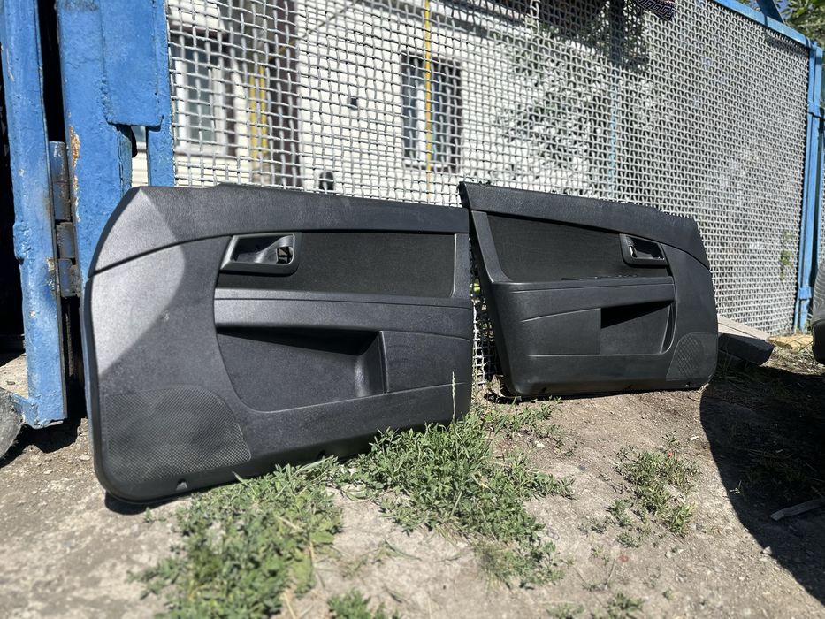 Продам обшивки приора 1 черный завод