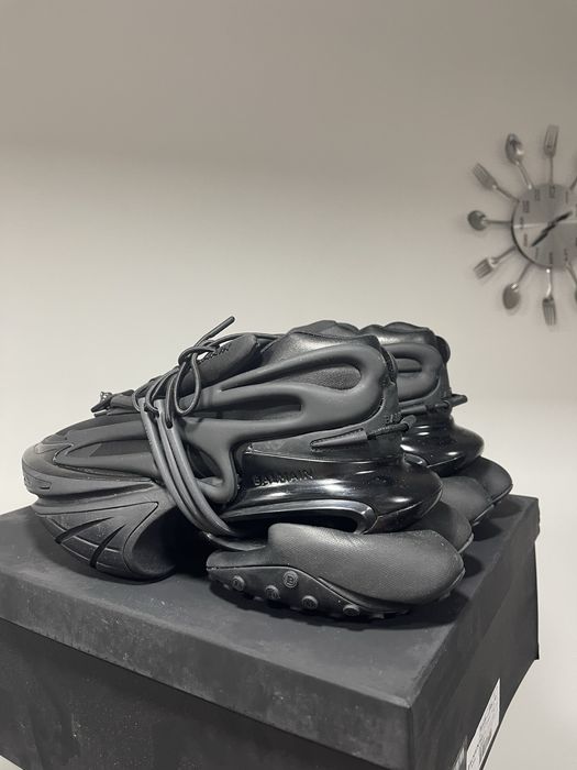 Balmain Unicorn Triple Black