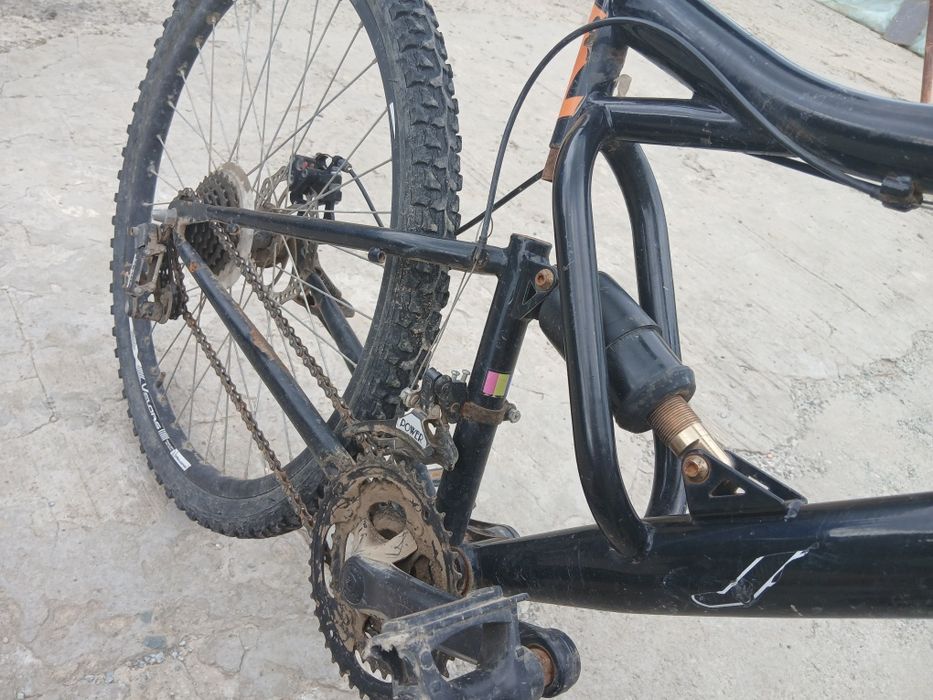 Vând bicicletă cu pană