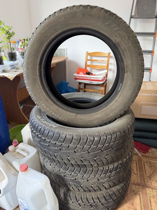 Продам шины комплект 225/60R17