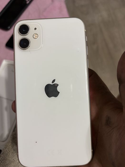 Продам 2 айфона 11