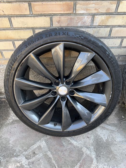 Продам диски и резину от Теслы