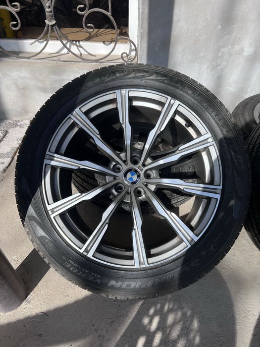 Bmw X7 шины в отличном состоянии (срочно)