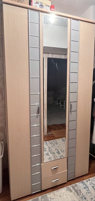 СРОЧНО продаётся шкаф.