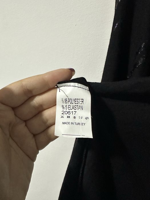 Cardigan negru asimetric cu detalii lucioase