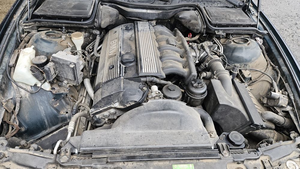 BMW E39 - 520i на части