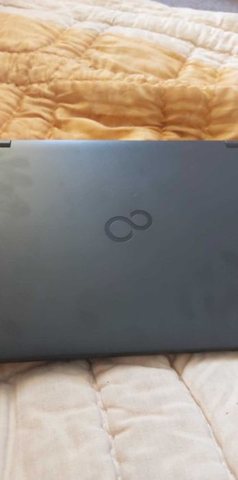 Fujitsu laptop чисто нов