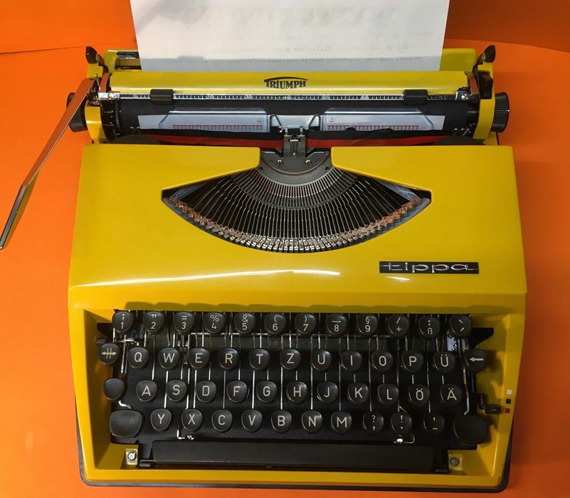 Пишеща Машина TRIUMPH TIPPA обслужена Латиница Qwertz Топ Състояние