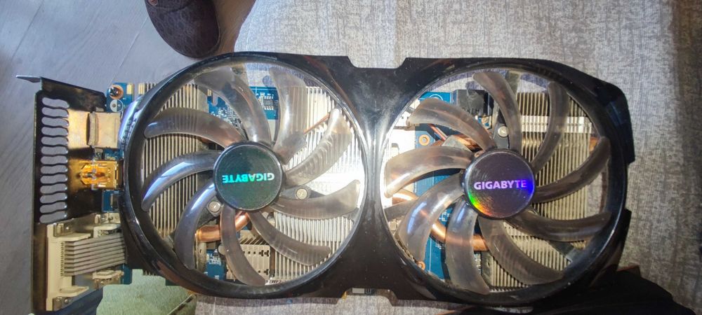 Компютърна конфигурация цяла или на части!!!