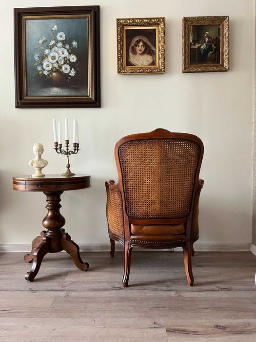 Антикварно кресло в стил Луи XV, изработено с ратан