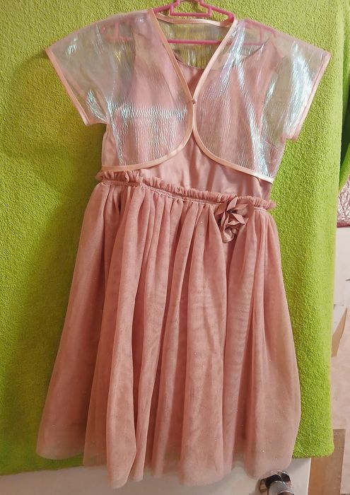 Продаются детские нарядные платья