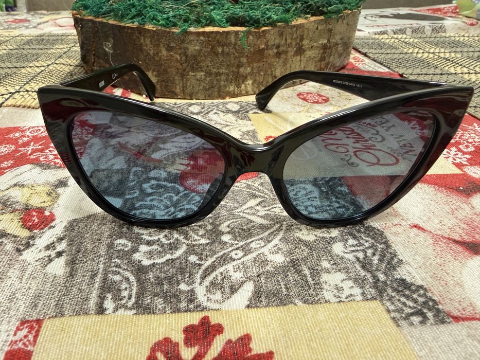 Слънчеви очола Moschino