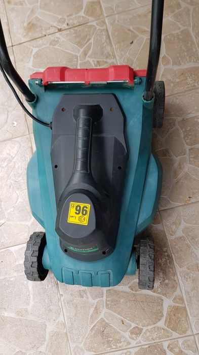 Masina electrica de tuns iarba in stare buna.