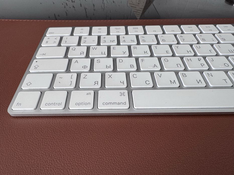 Apple Keyboard заряжаемая в идеале