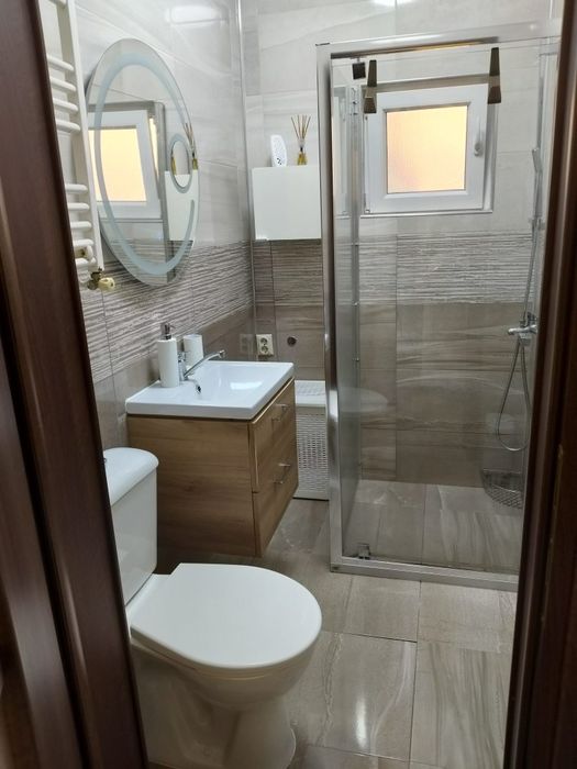 Închiriez garsoniera
