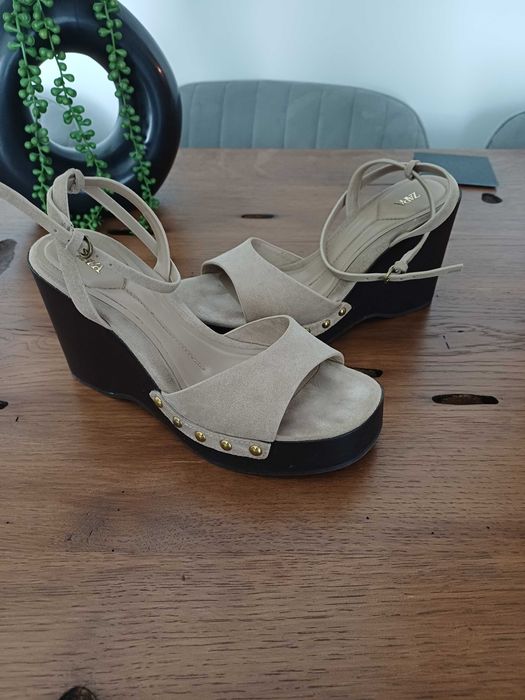 Vând sandale piele Zara