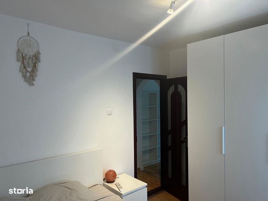 Inchiriez apartament 2 camere cu loc de parcare, zona Sud (Mausoleu)