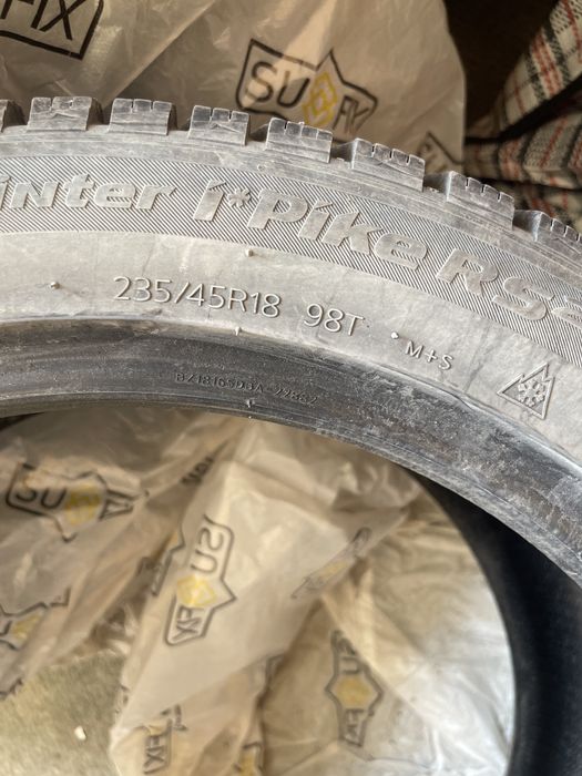 Продам шины зимние 235/45R18