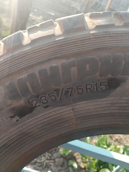 Продам шины бу размер 235/75/15