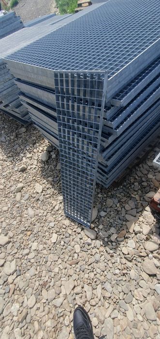 Trepte zincate 106x28cm