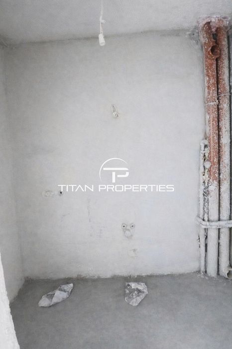 Тристаен апартамент за продажба в Център