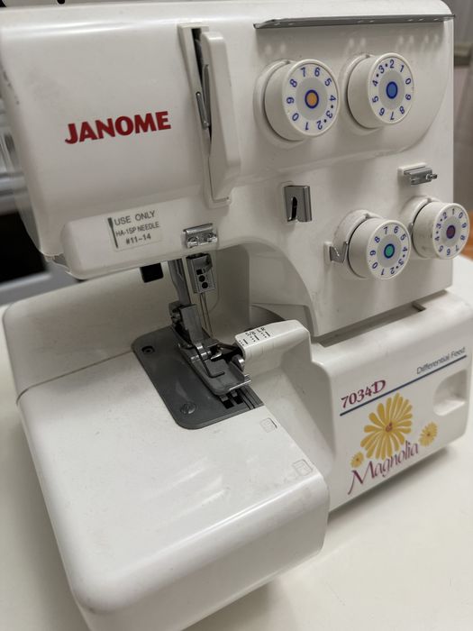 Продам оверлок janome