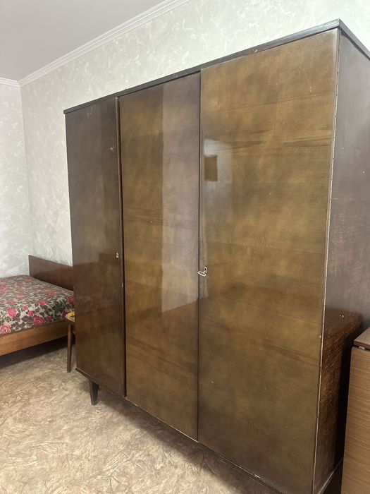 Шкаф и кровать бесплатно